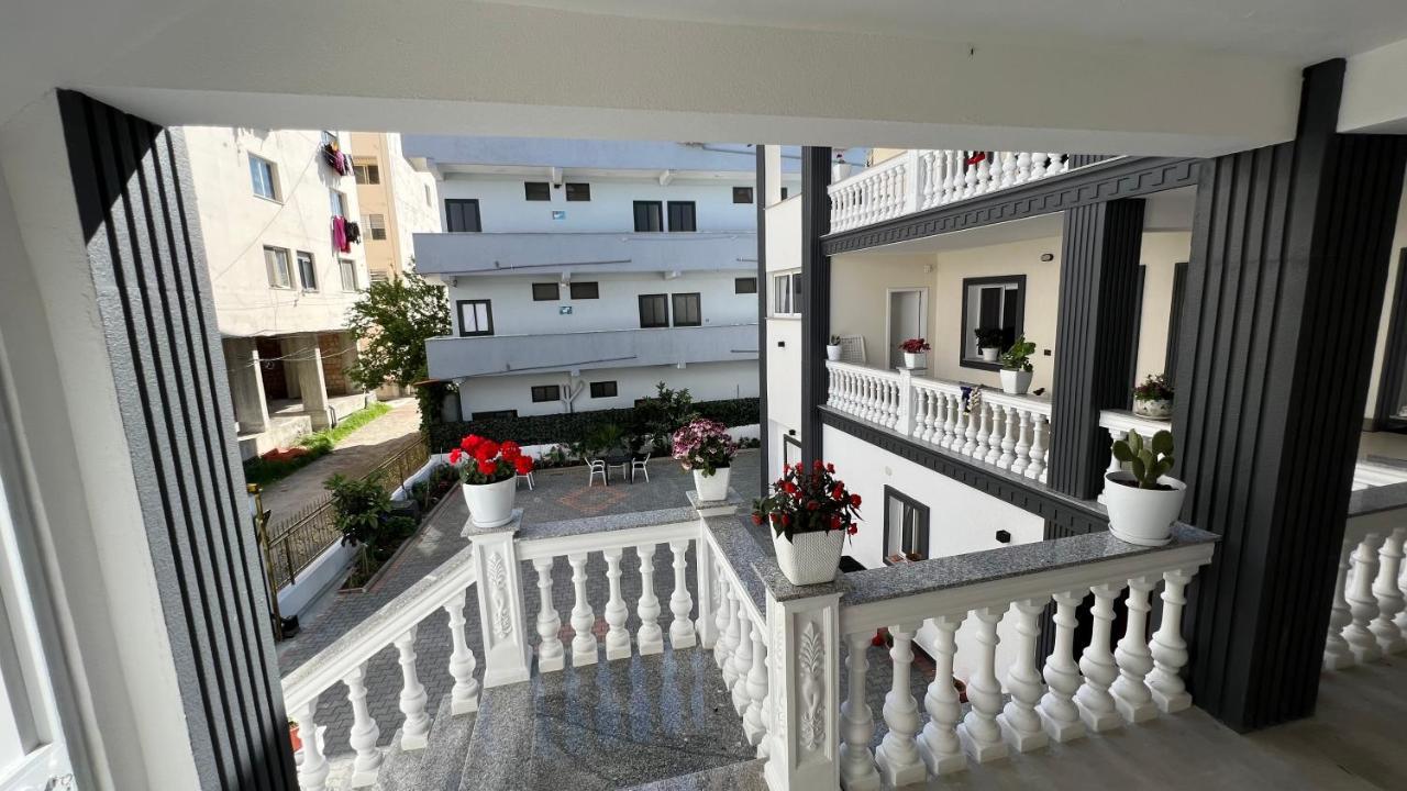 Vila Aaron Durres Luaran gambar