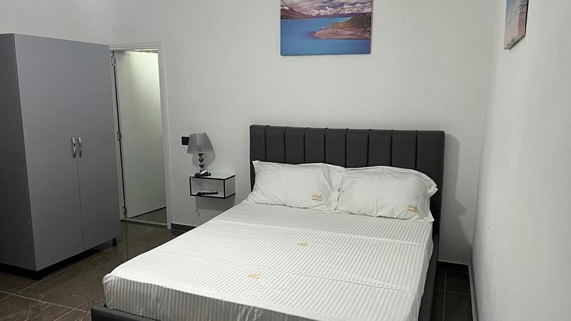 Vila Aaron Durres Luaran gambar
