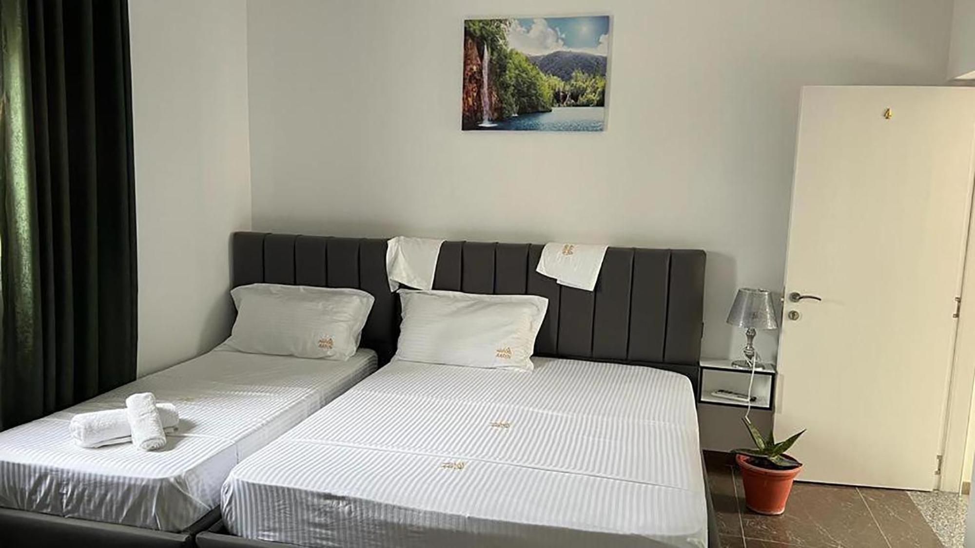 Vila Aaron Durres Luaran gambar