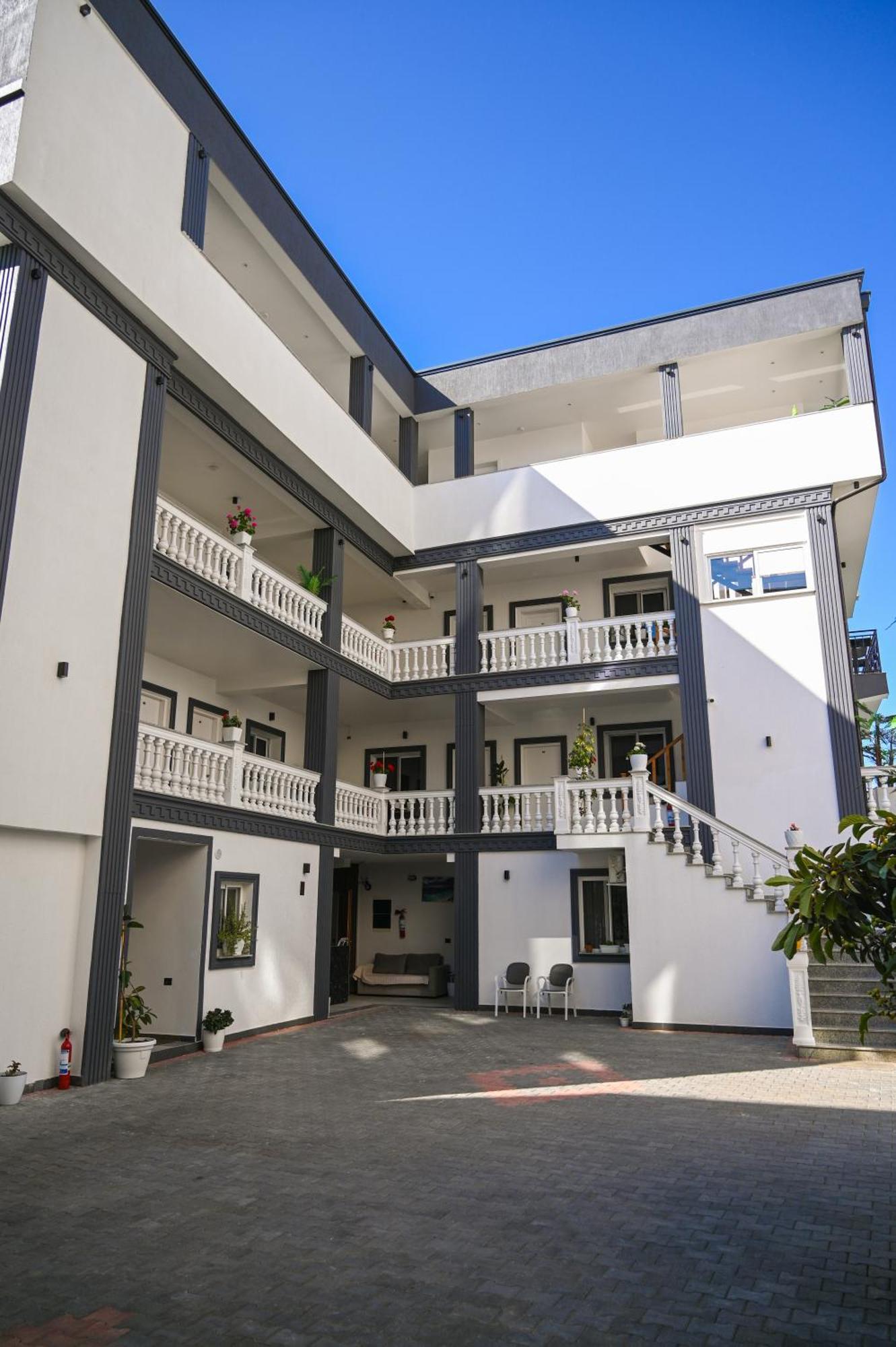 Vila Aaron Durres Luaran gambar