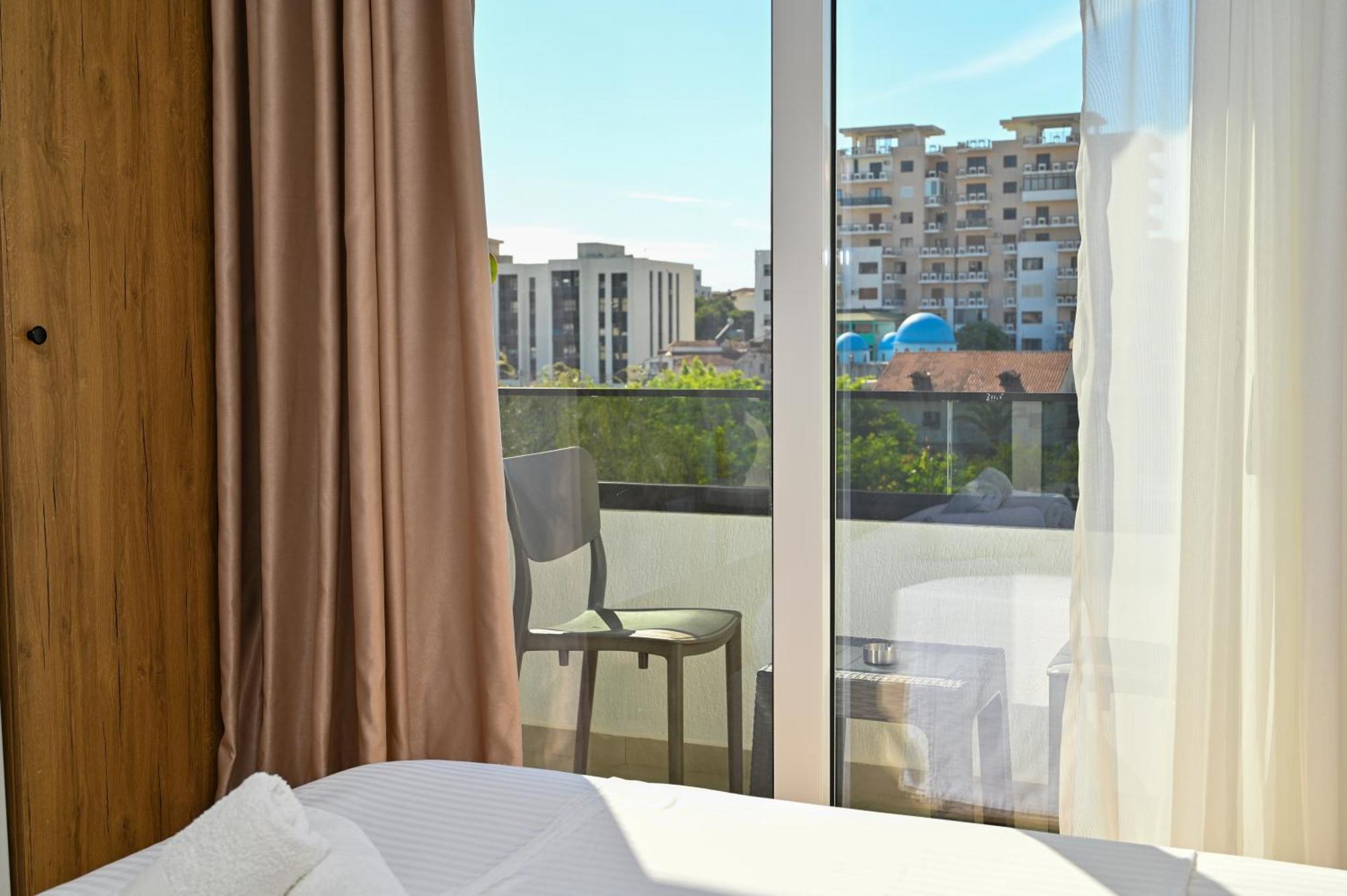 Vila Aaron Durres Luaran gambar