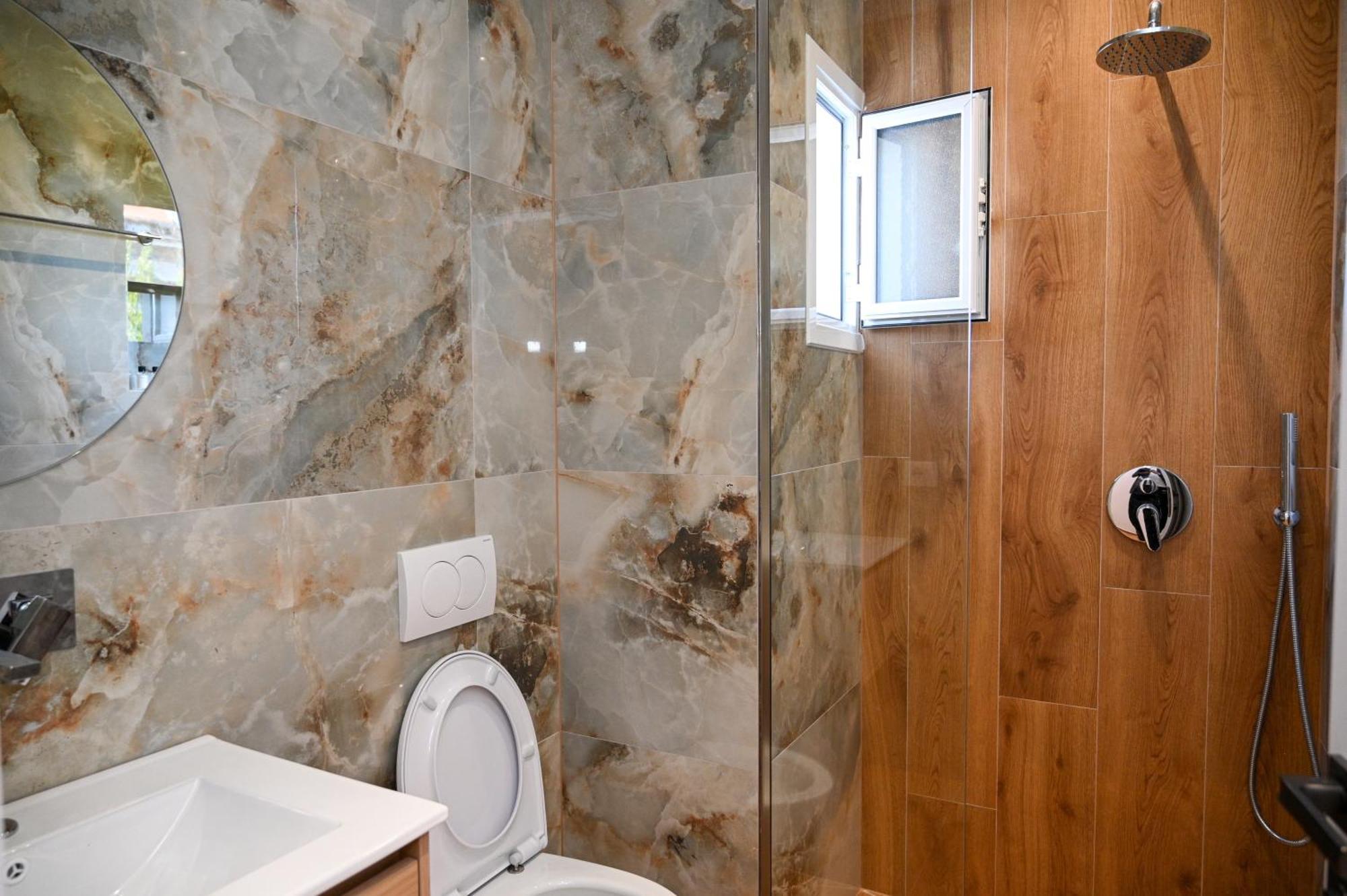Vila Aaron Durres Luaran gambar