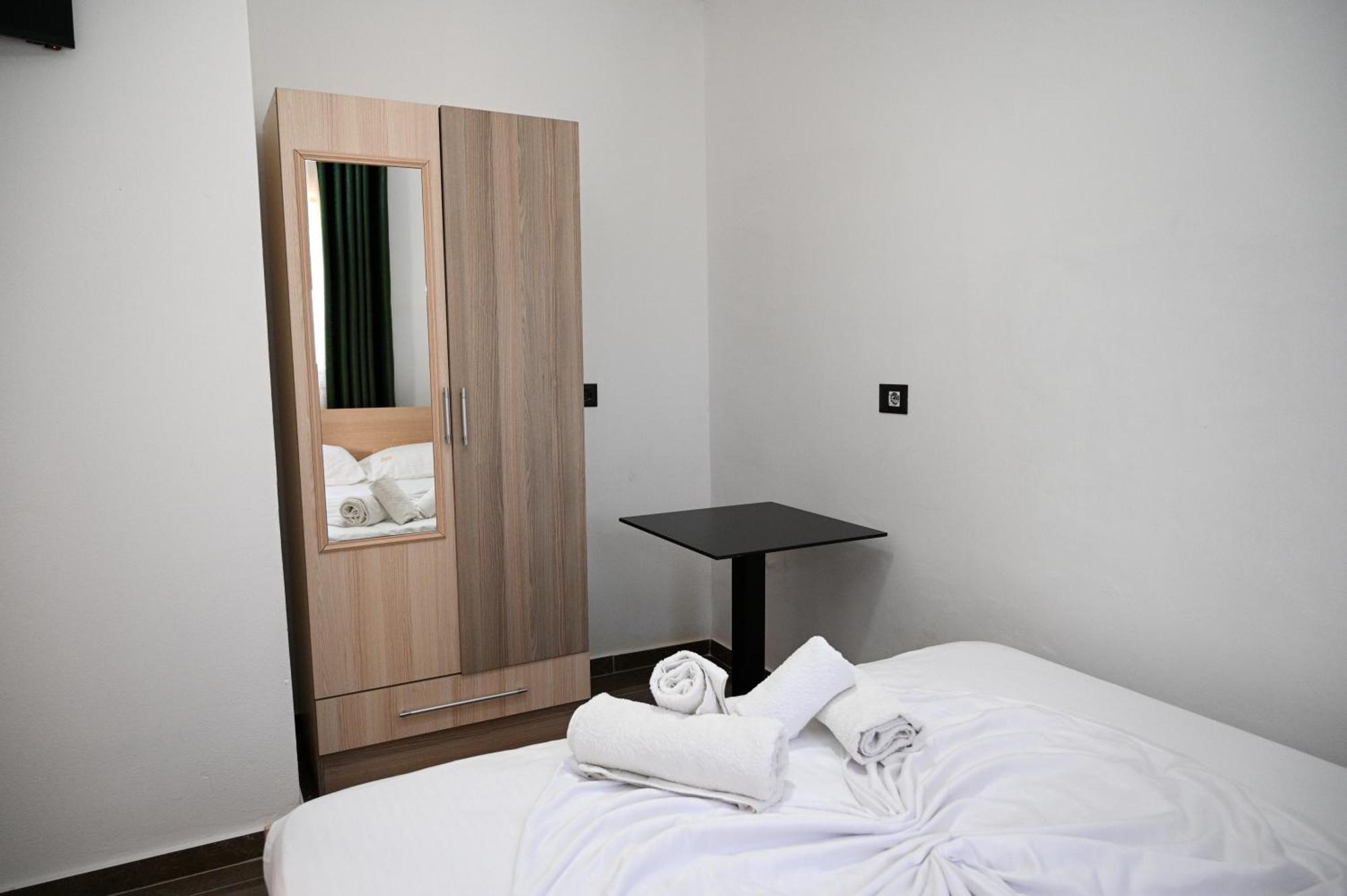 Vila Aaron Durres Luaran gambar