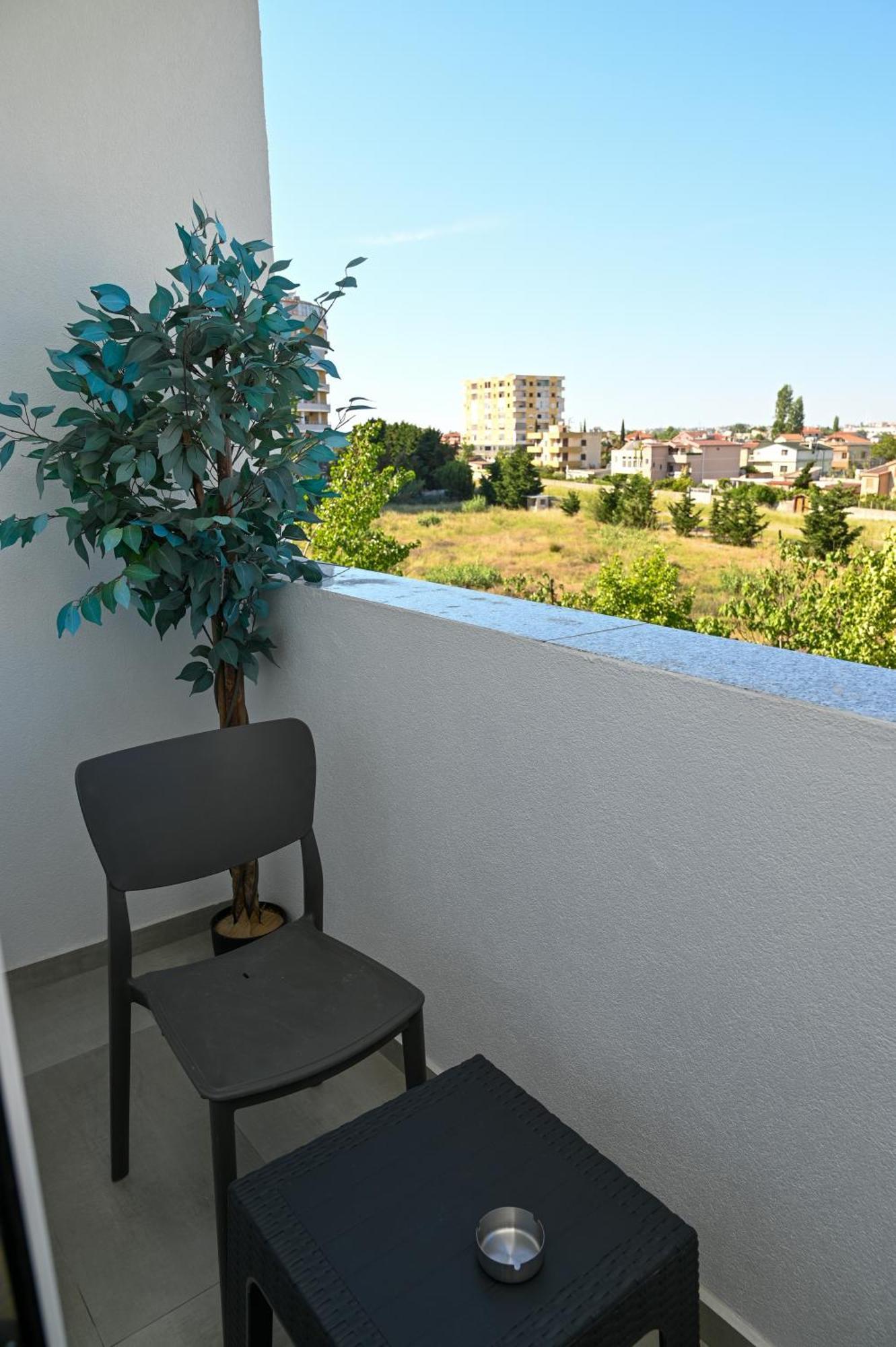 Vila Aaron Durres Luaran gambar