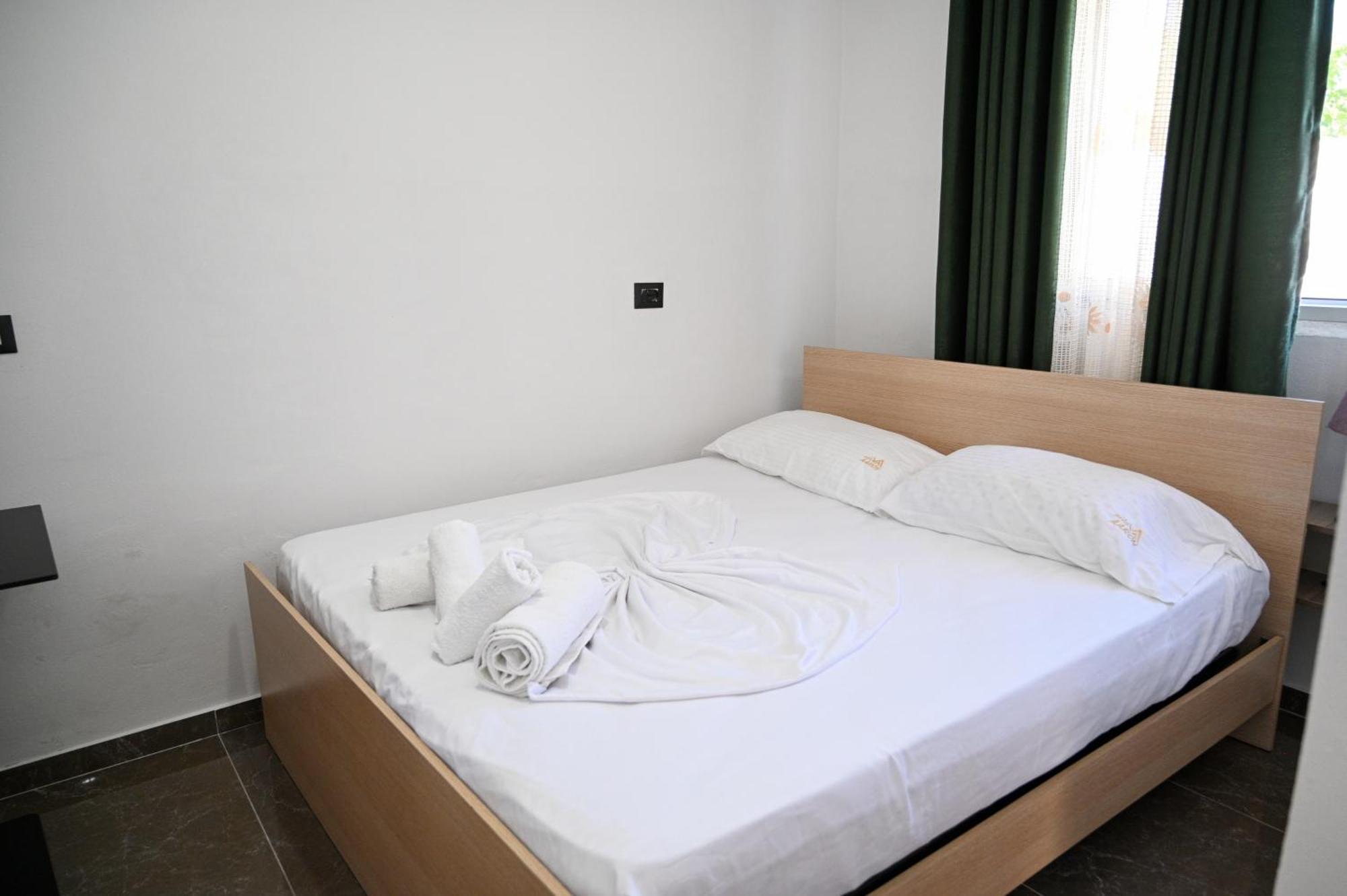 Vila Aaron Durres Luaran gambar