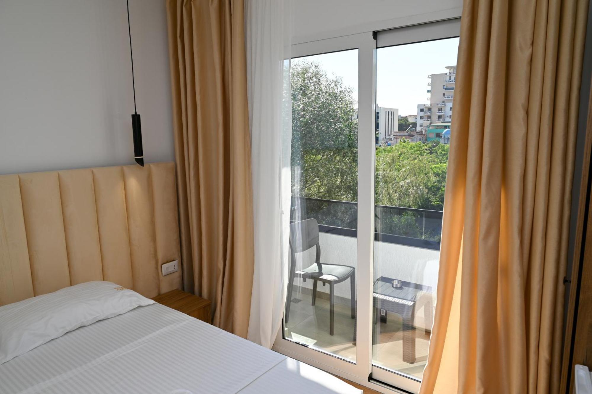 Vila Aaron Durres Luaran gambar