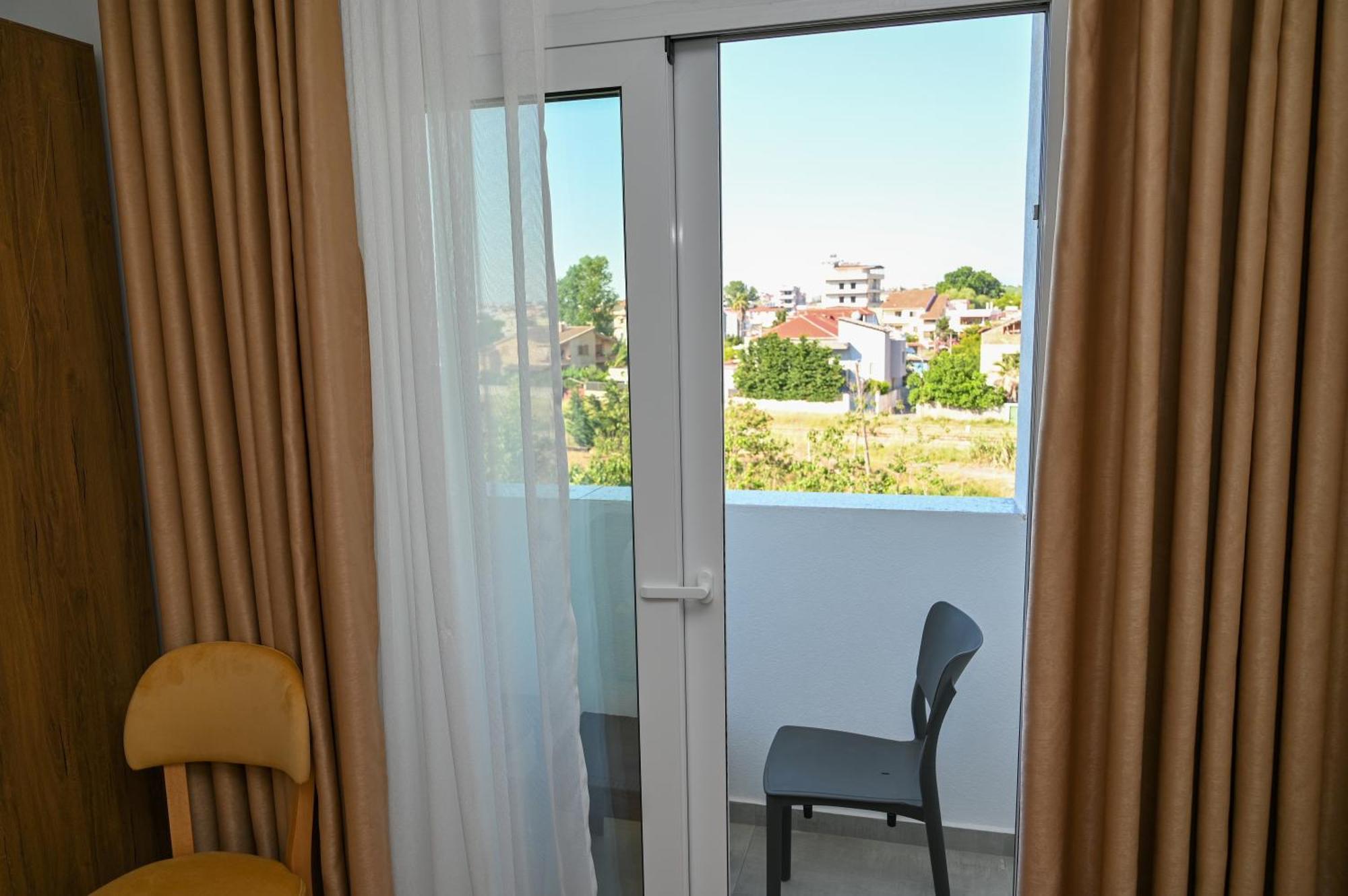 Vila Aaron Durres Luaran gambar