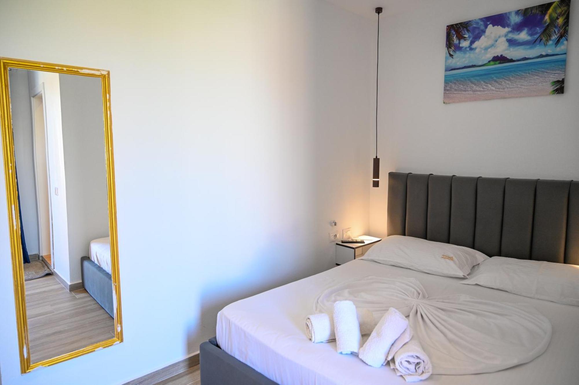 Vila Aaron Durres Luaran gambar